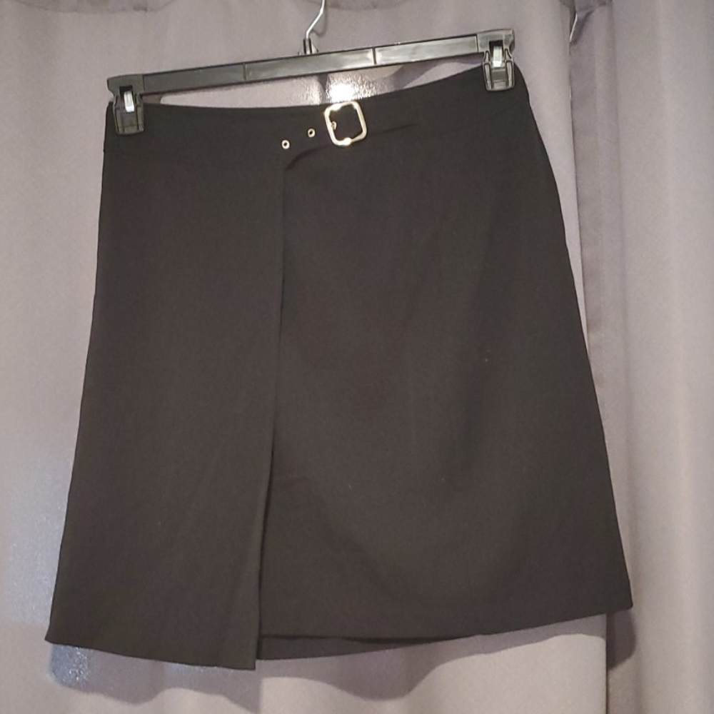 Briggs Petite wrap around skirt